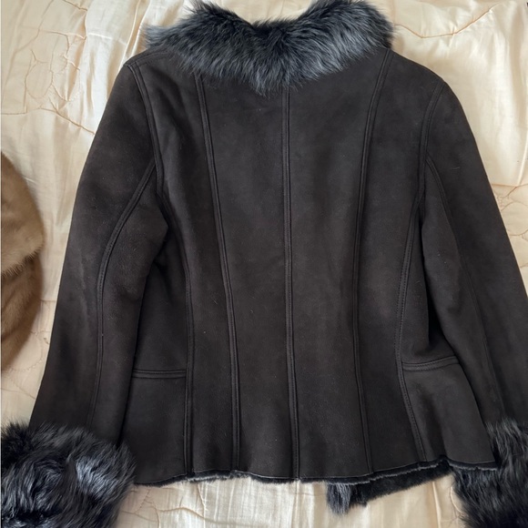Elie Tahari 100% shearling jacket, dark brown, size M. - Picture 14 of 15
